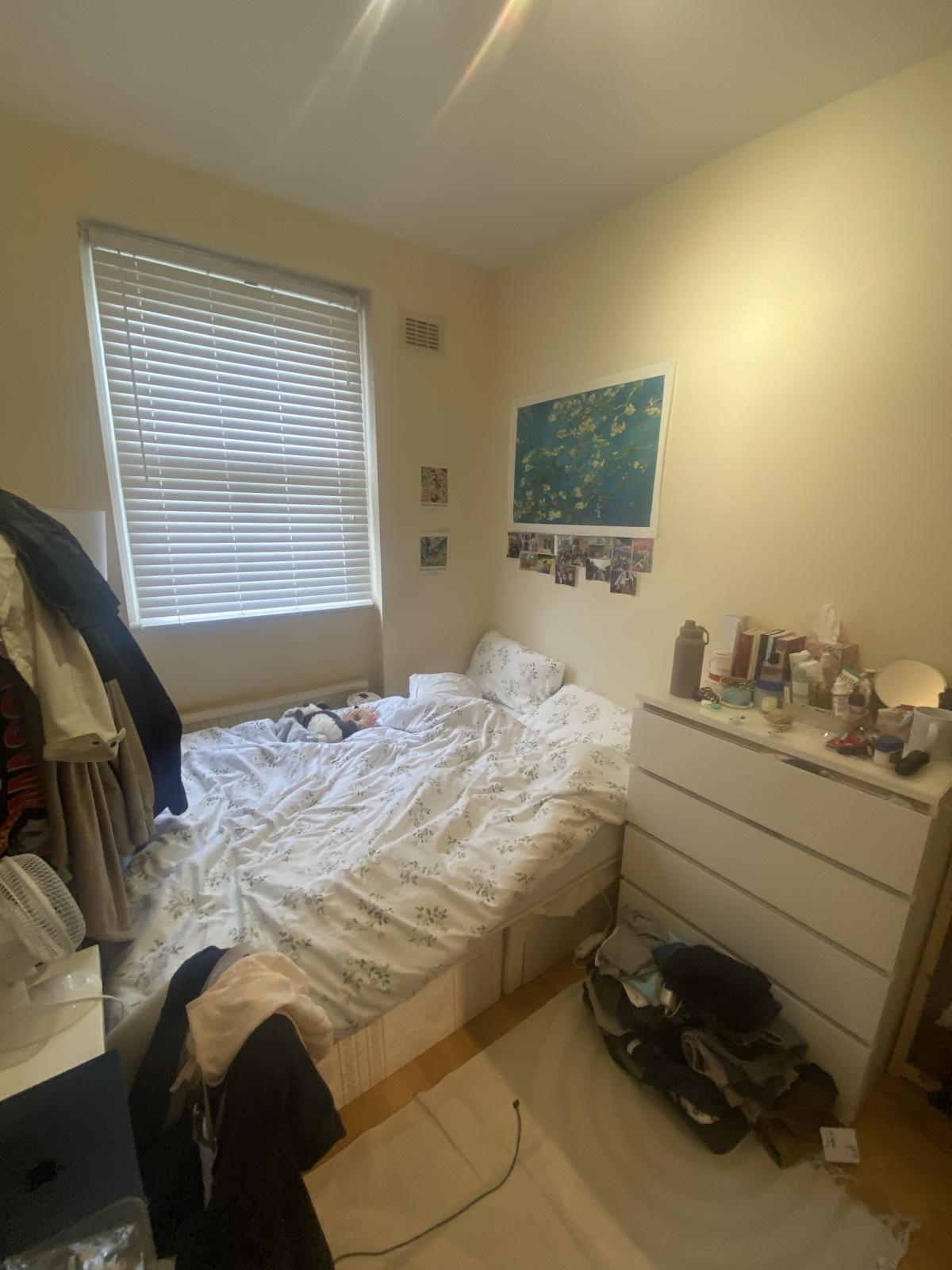 Flat College Place in Greater London