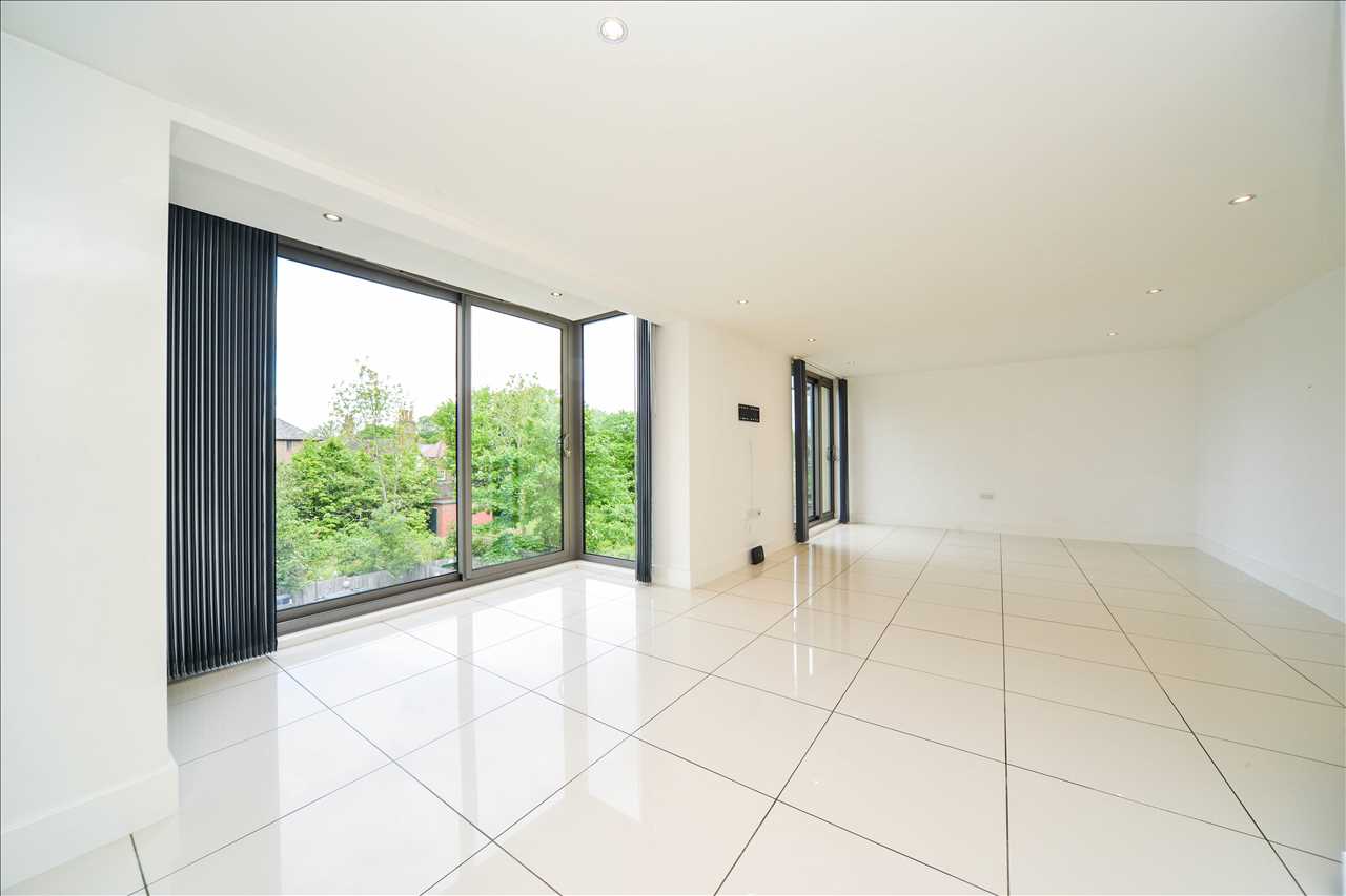 Flat Manor Way in Greater London