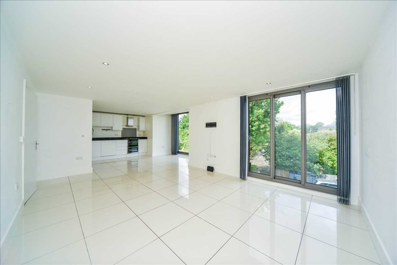 Flat Manor Way in Greater London