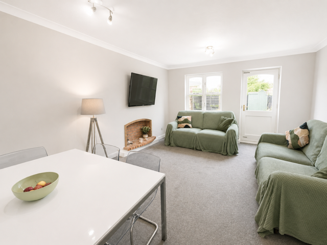 Flat Queens Park Avenue in Billericay