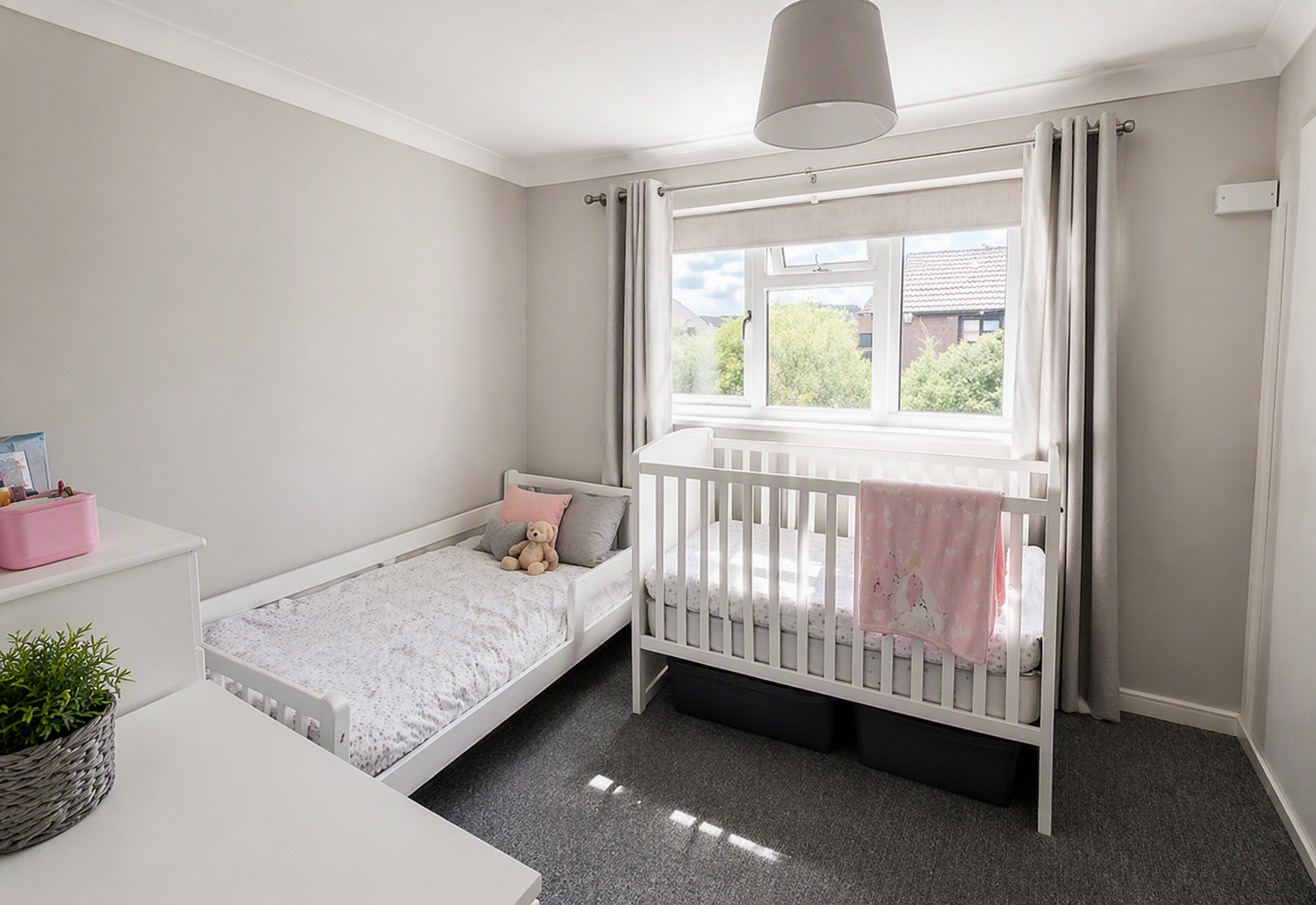 Flat Queens Park Avenue in Billericay