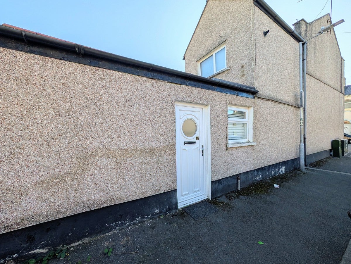 Flat Scard Street in Newport
