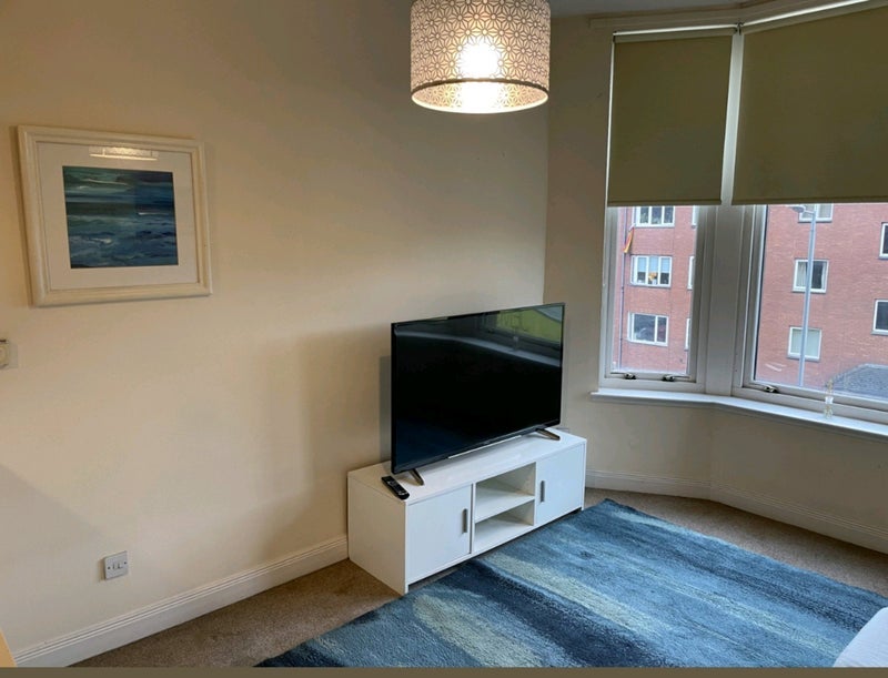Room Dumbarton Road in Glasgow