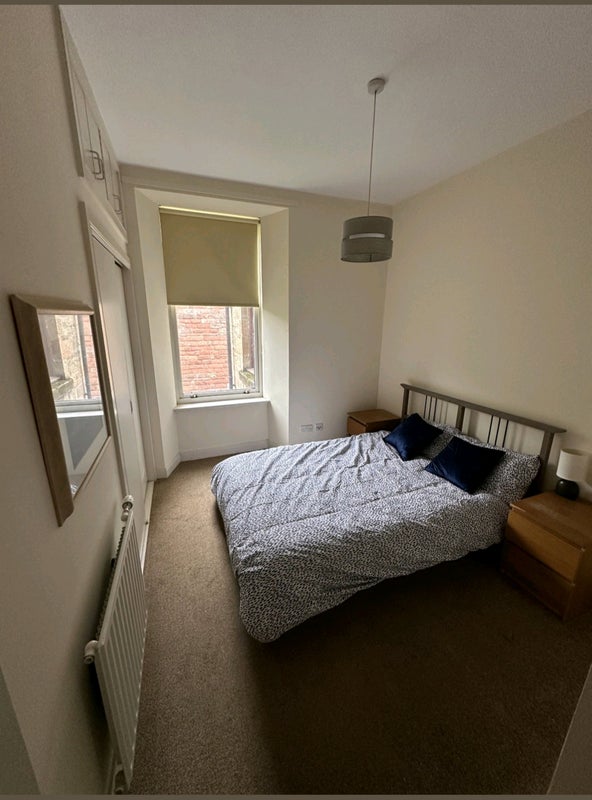 Room Dumbarton Road in Glasgow