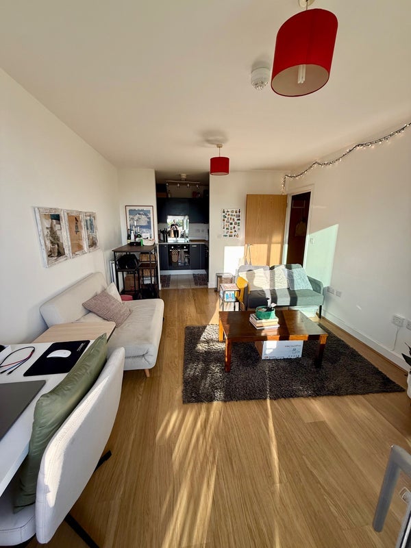 Flat Florence Square in Greater London