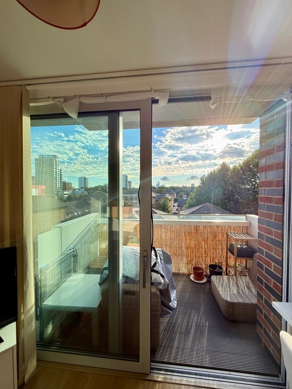 Flat Florence Square in Greater London