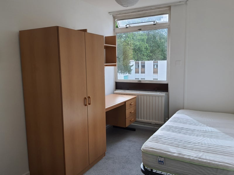 Room Tunworth Crescent in Greater London