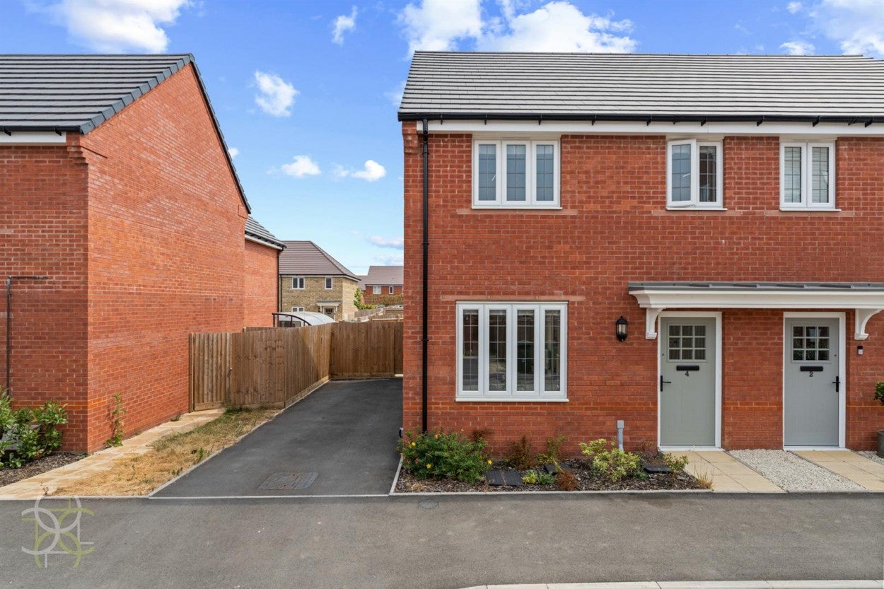 House Lady Margaret Hall Way in Wychavon