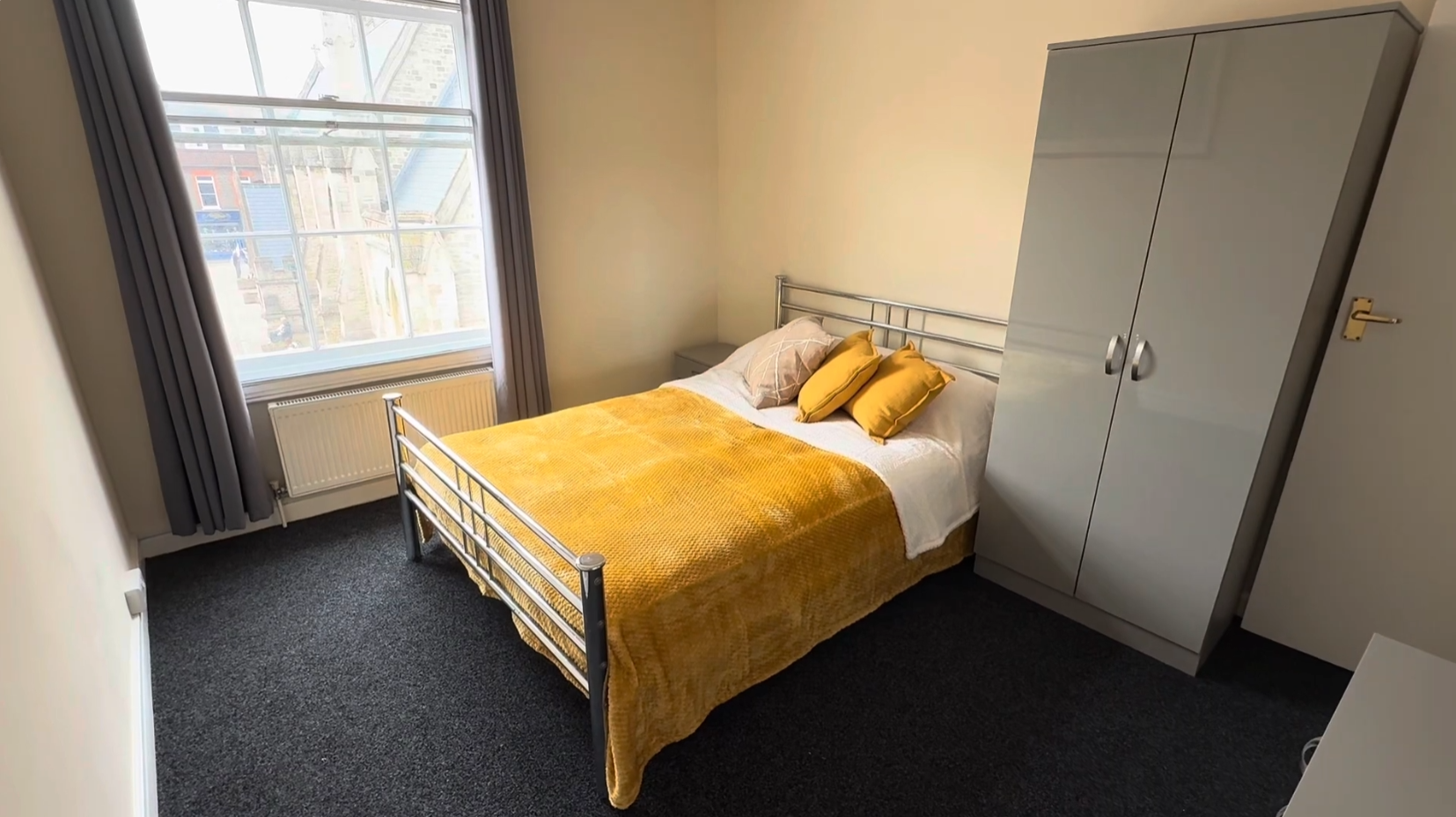 Room St Thomas' Square in Newport
