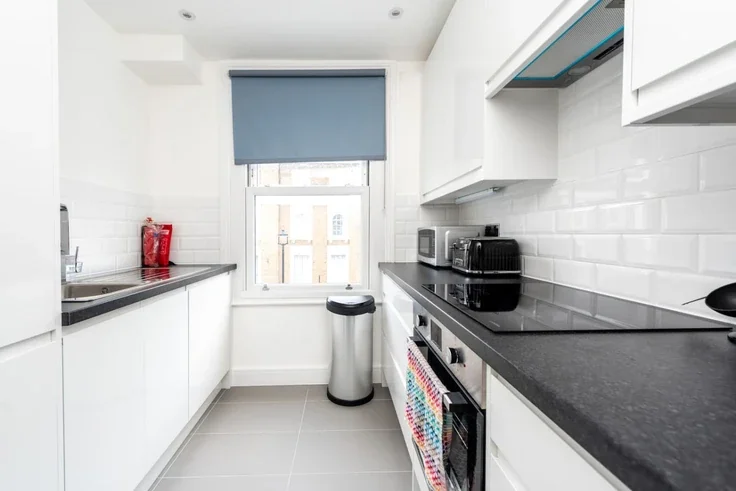 Flat Spring Street in City of Westminster