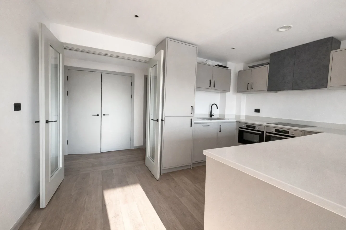 Flat Theobald Street in Hertsmere