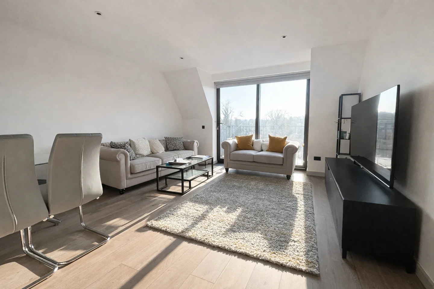 Flat Theobald Street in Hertsmere