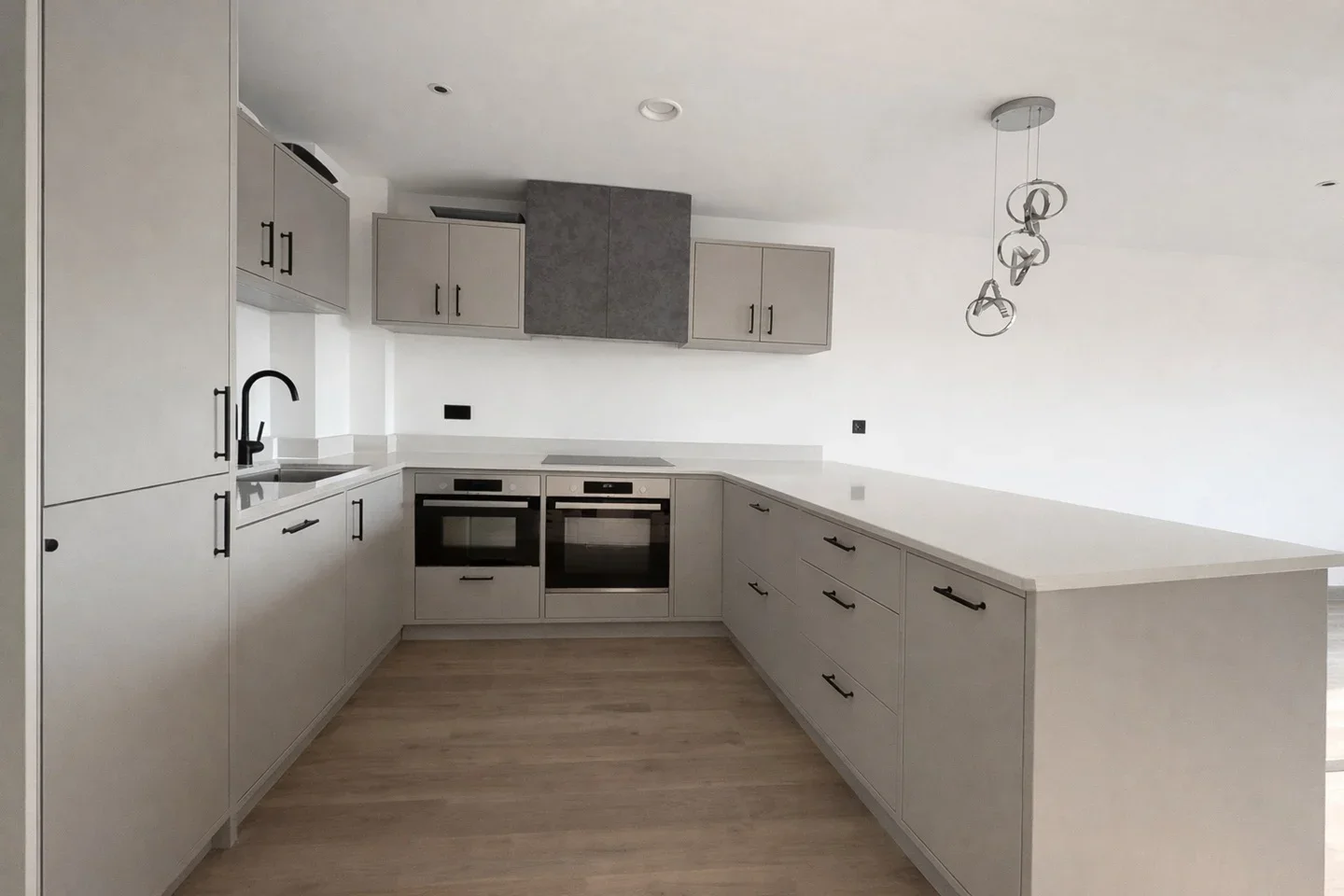 Flat Theobald Street in Hertsmere