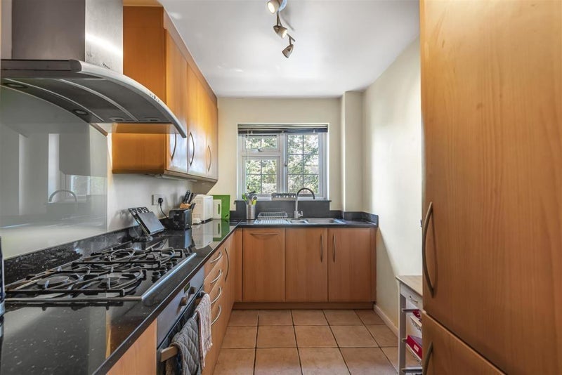 Flat Winbury Court in Maidenhead
