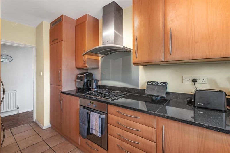 Flat Winbury Court in Maidenhead