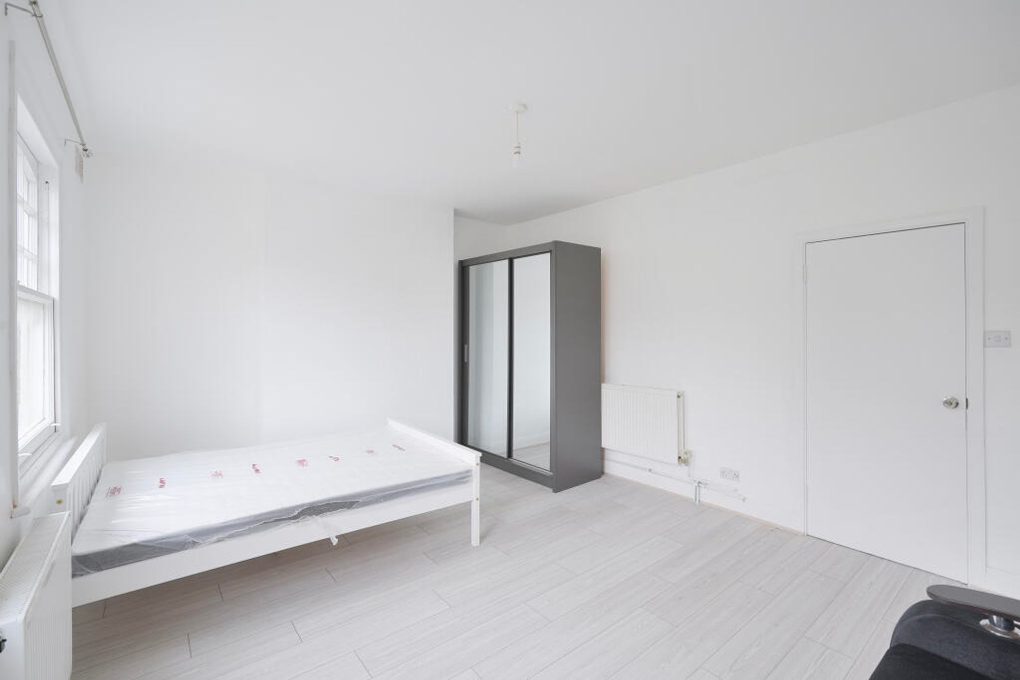 Flat Turneville Road in Greater London