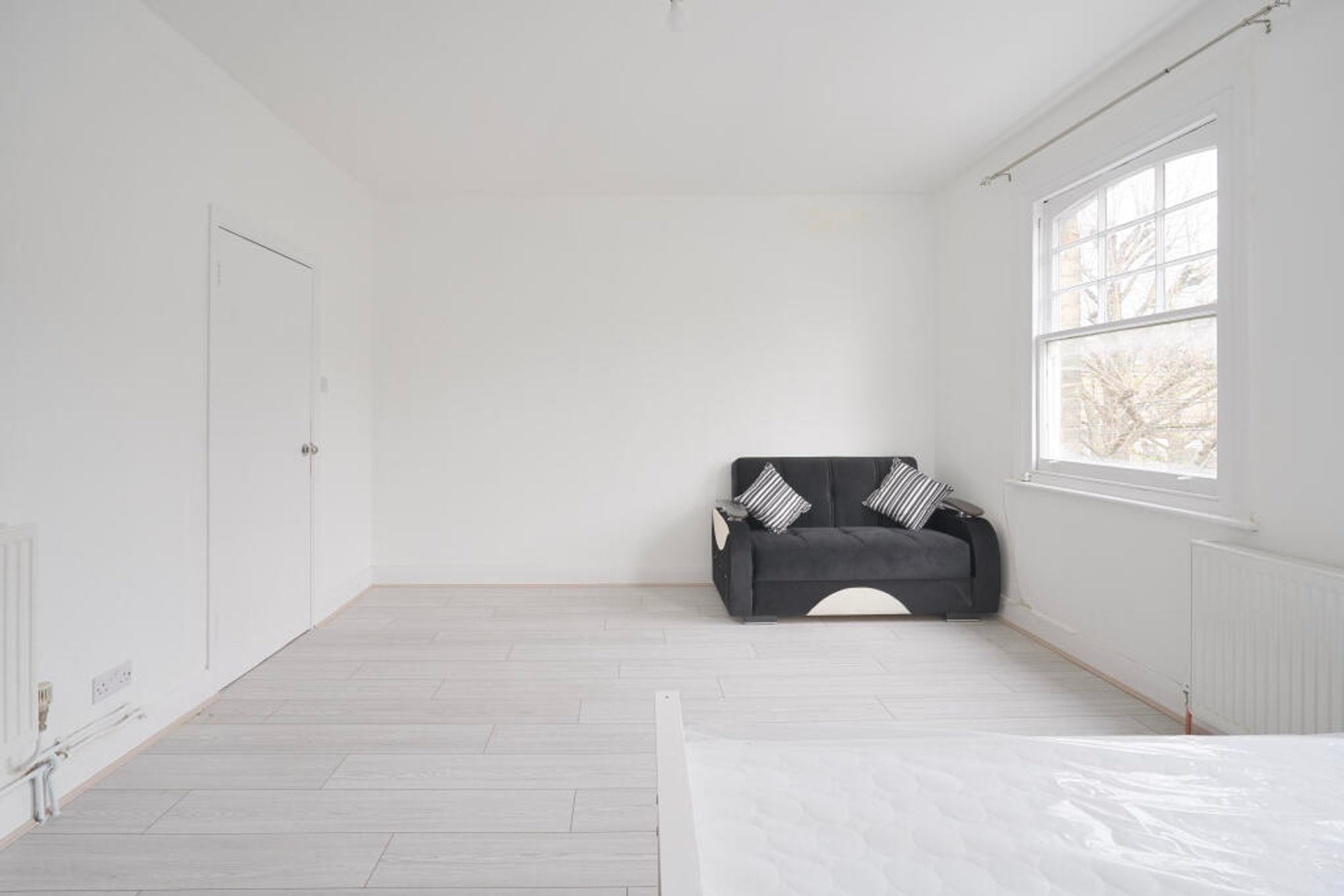 Flat Turneville Road in Greater London