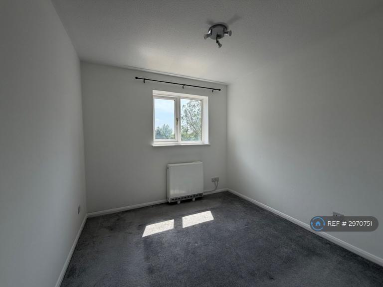 Flat Honeywood Close in Portsmouth