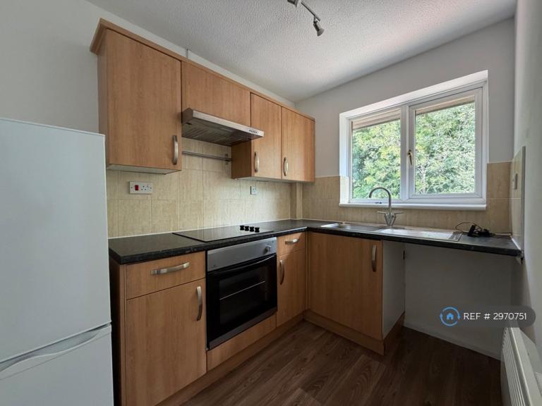 Flat Honeywood Close in Portsmouth