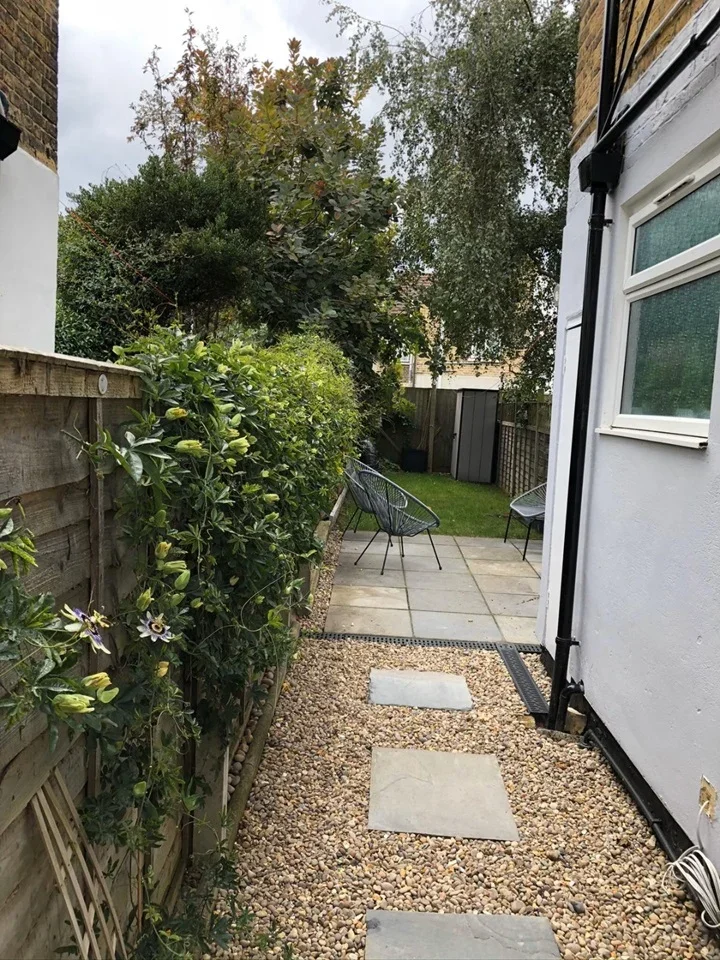 Flat Himley Road in Greater London