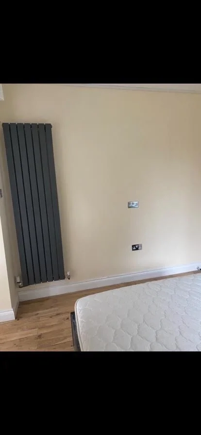 Flat Montrose Avenue in Greater London