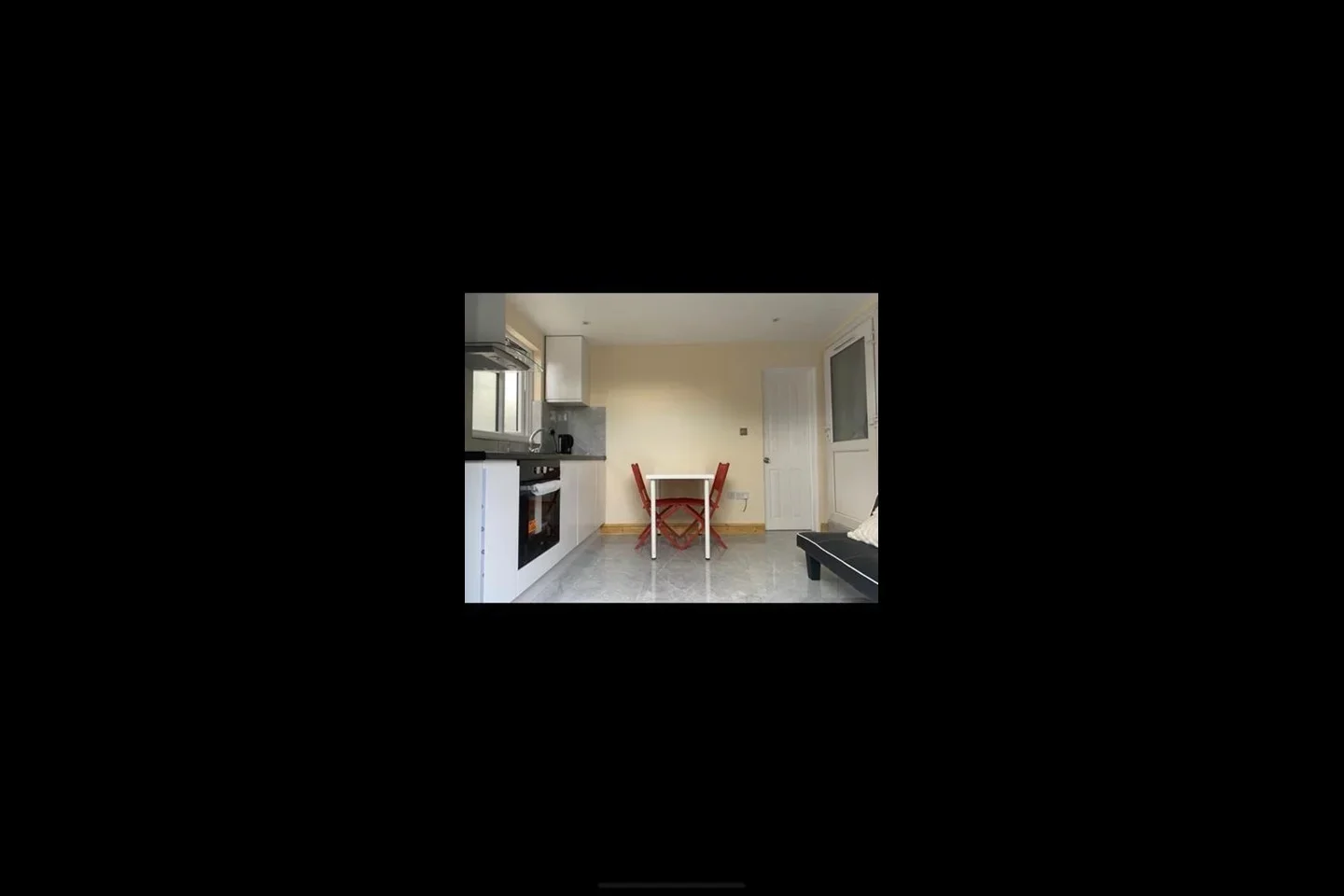 Flat Montrose Avenue in Greater London