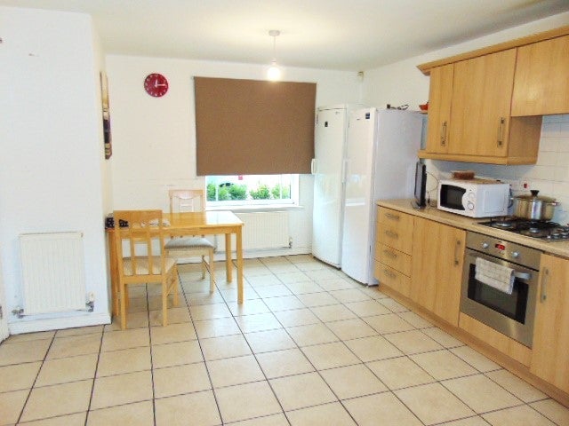 Room Croft Avenue in Rugby