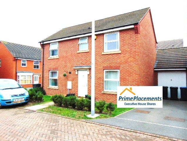 Room Croft Avenue in Rugby