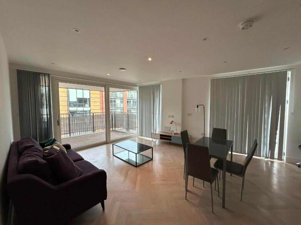 Flat Market Road in Greater London