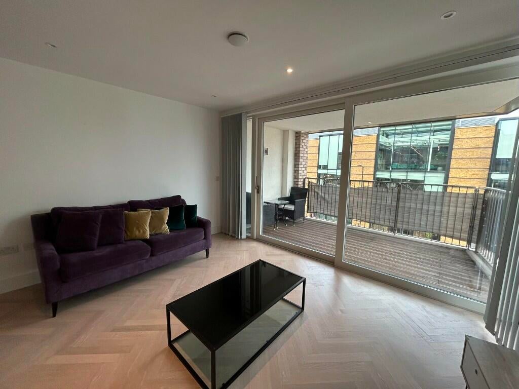 Flat Market Road in Greater London