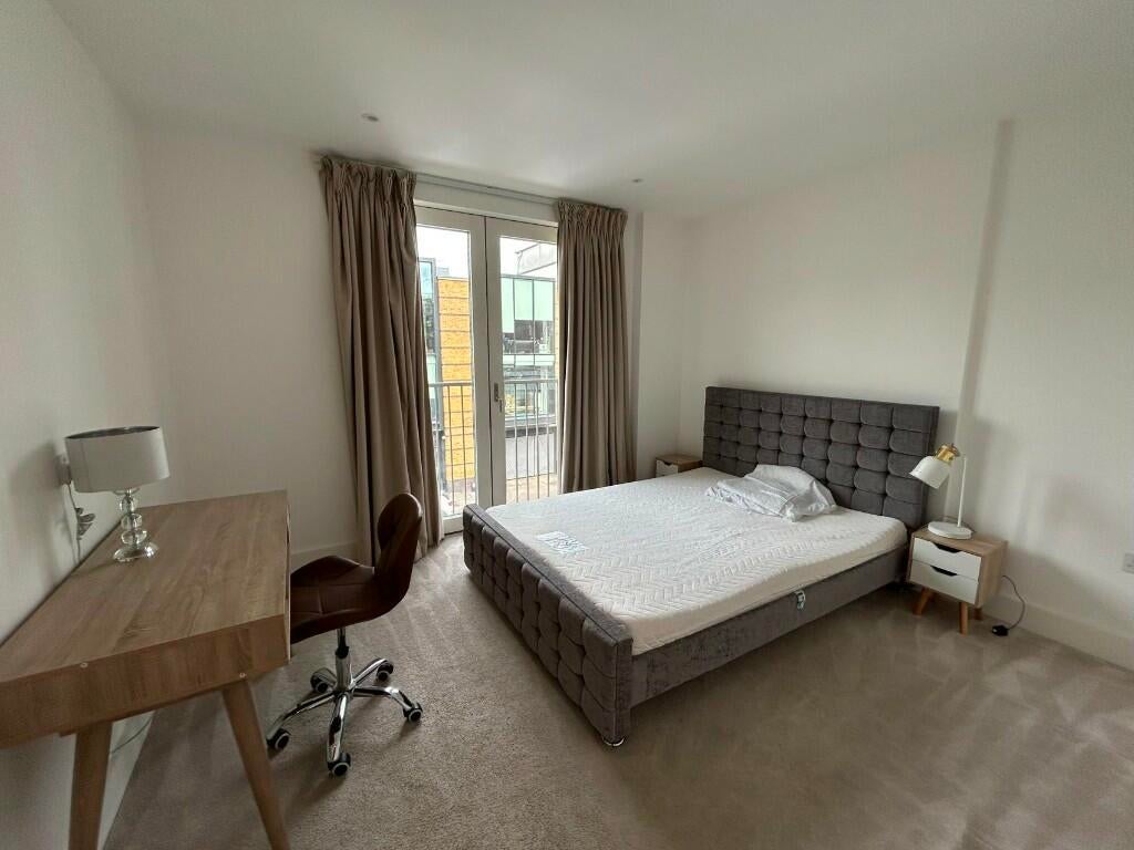 Flat Market Road in Greater London