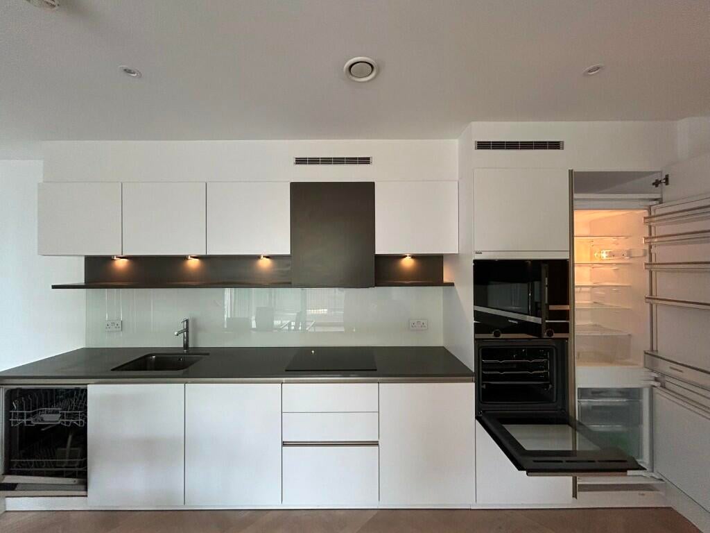 Flat Market Road in Greater London