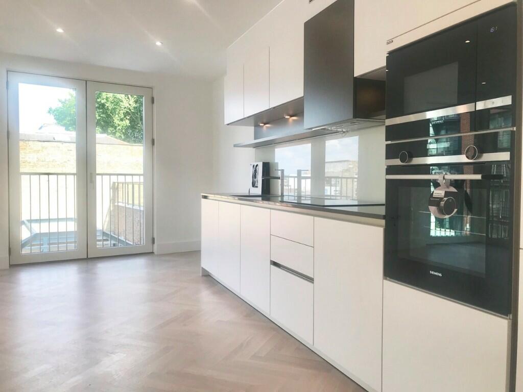 Flat Market Road in Greater London
