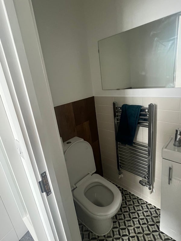 Room Bath Road in Bristol