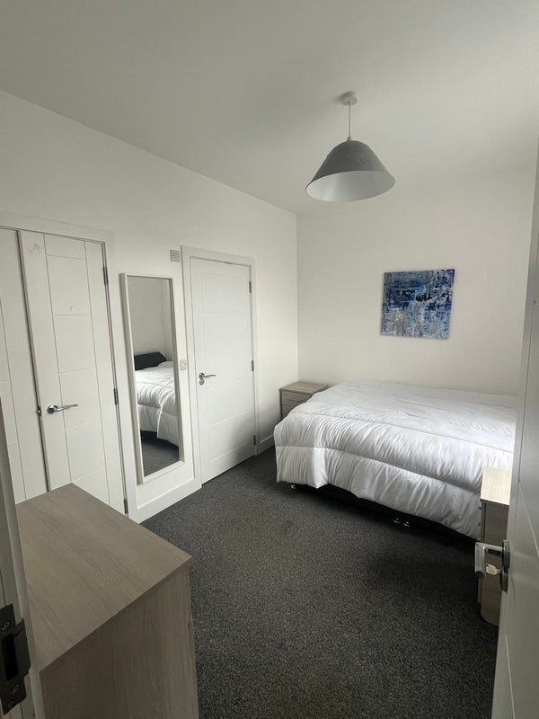 Room Bath Road in Bristol