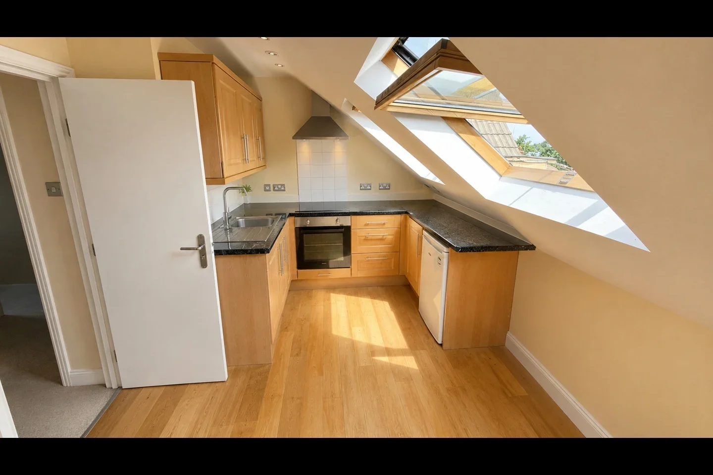 Flat Beaconsfield Road in Greater London