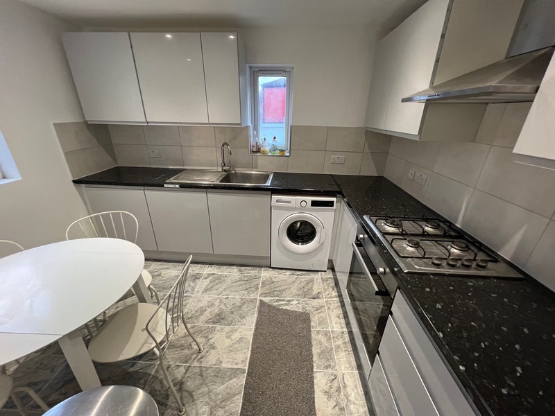 Room Myddleton Road in Greater London