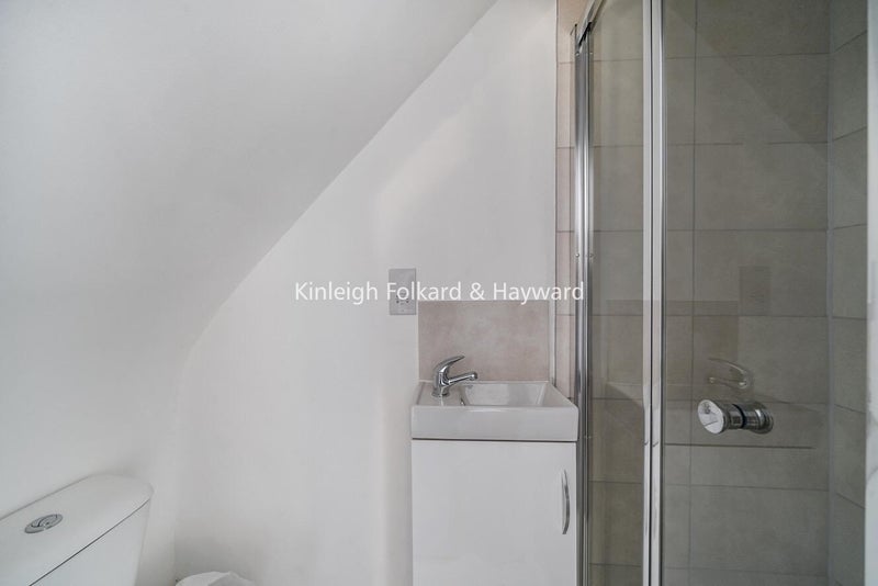 Room Myddleton Road in Greater London