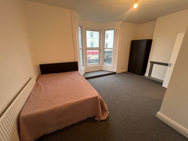 Room Myddleton Road in Greater London
