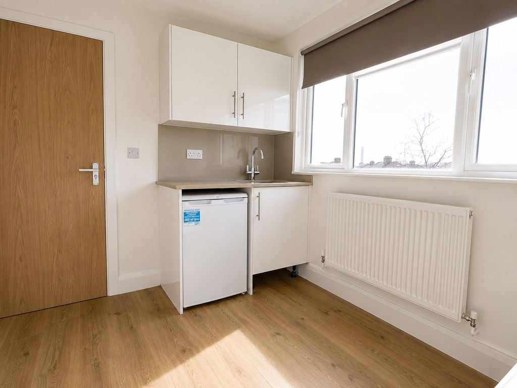 Room Dover Road in Greater London