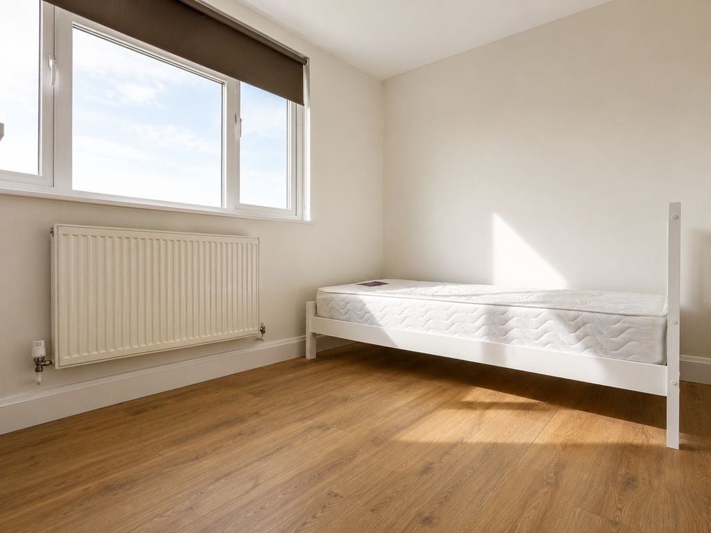 Room Dover Road in Greater London
