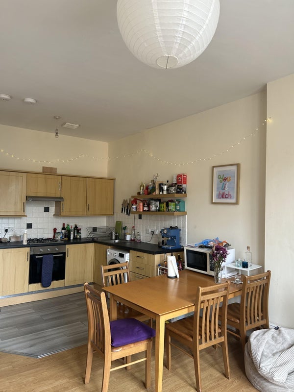 Room Cresswell Street in Glasgow