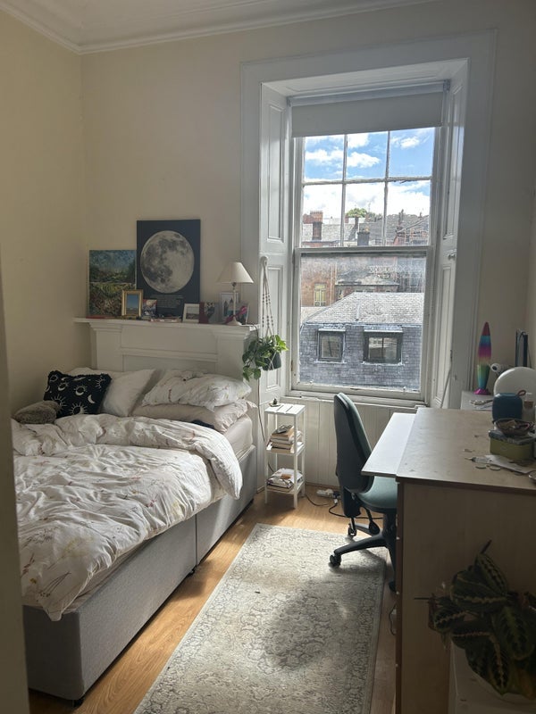 Room Cresswell Street in Glasgow