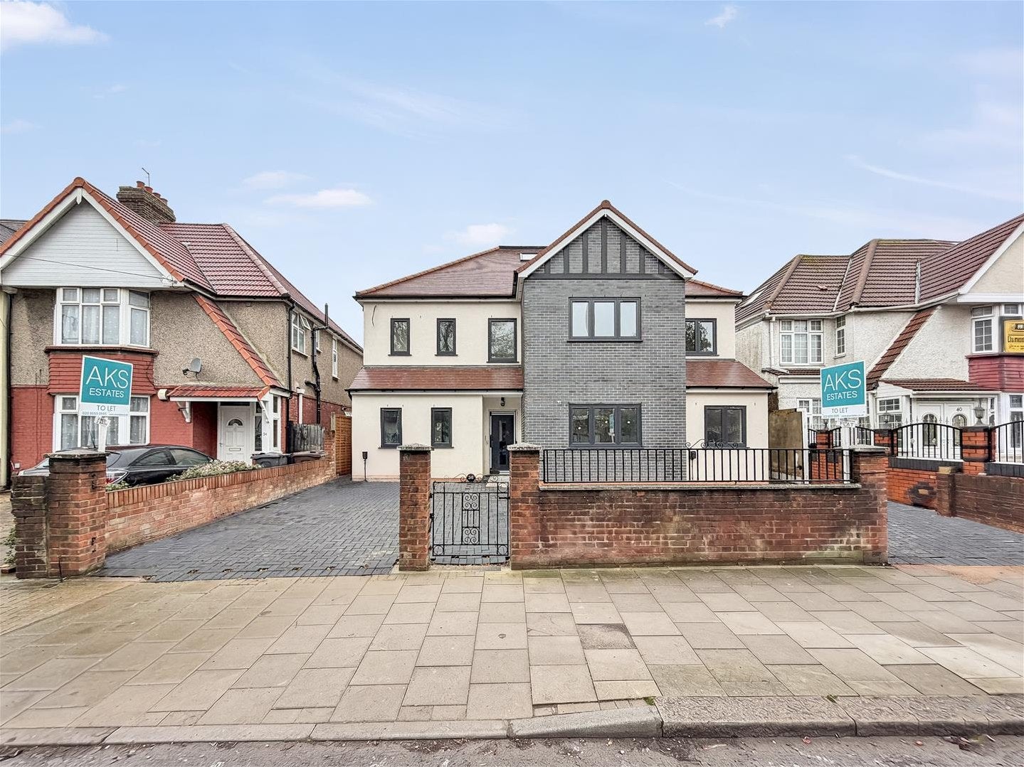Flat Heston Road in Greater London