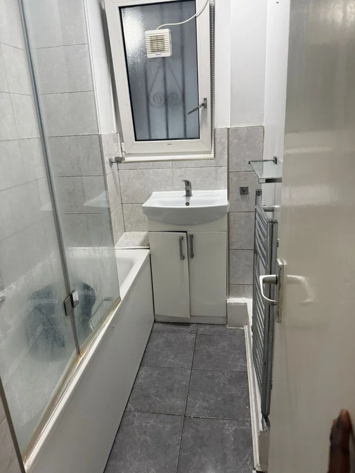 Room Vincent Road in Greater London