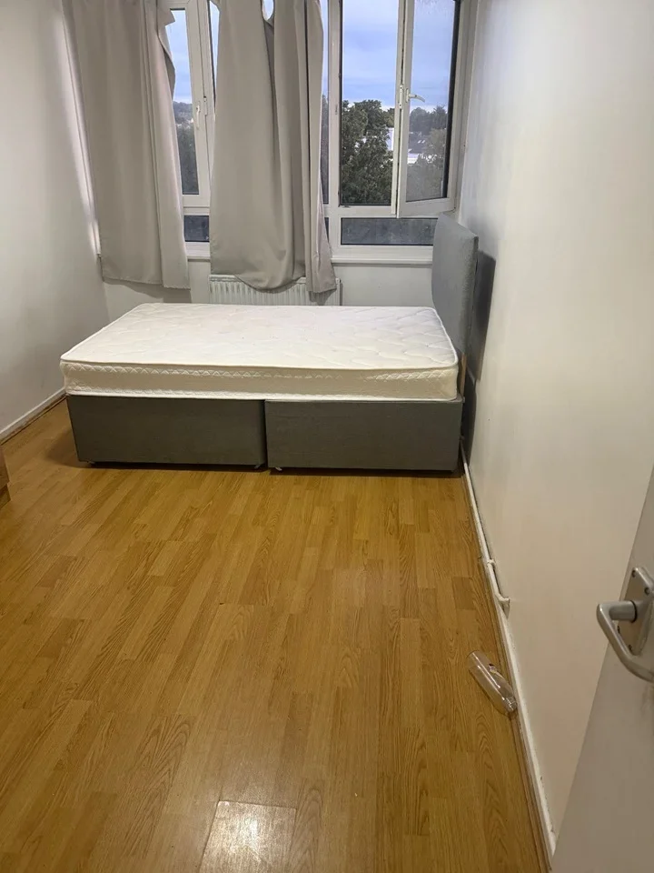 Room Vincent Road in Greater London