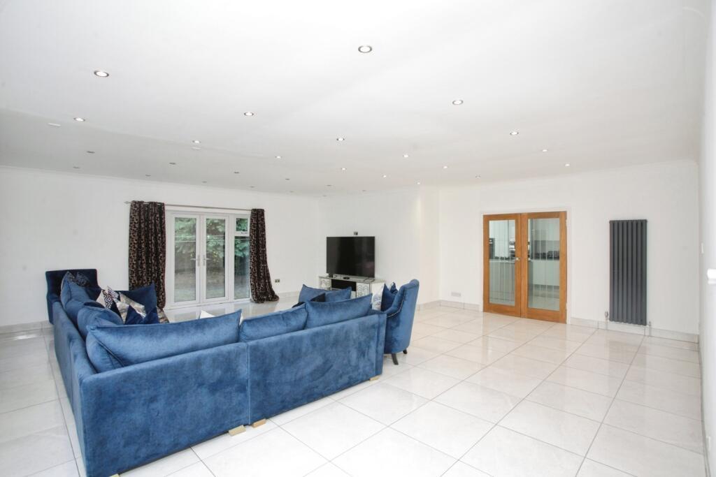 House Maple Gardens in Rugby
