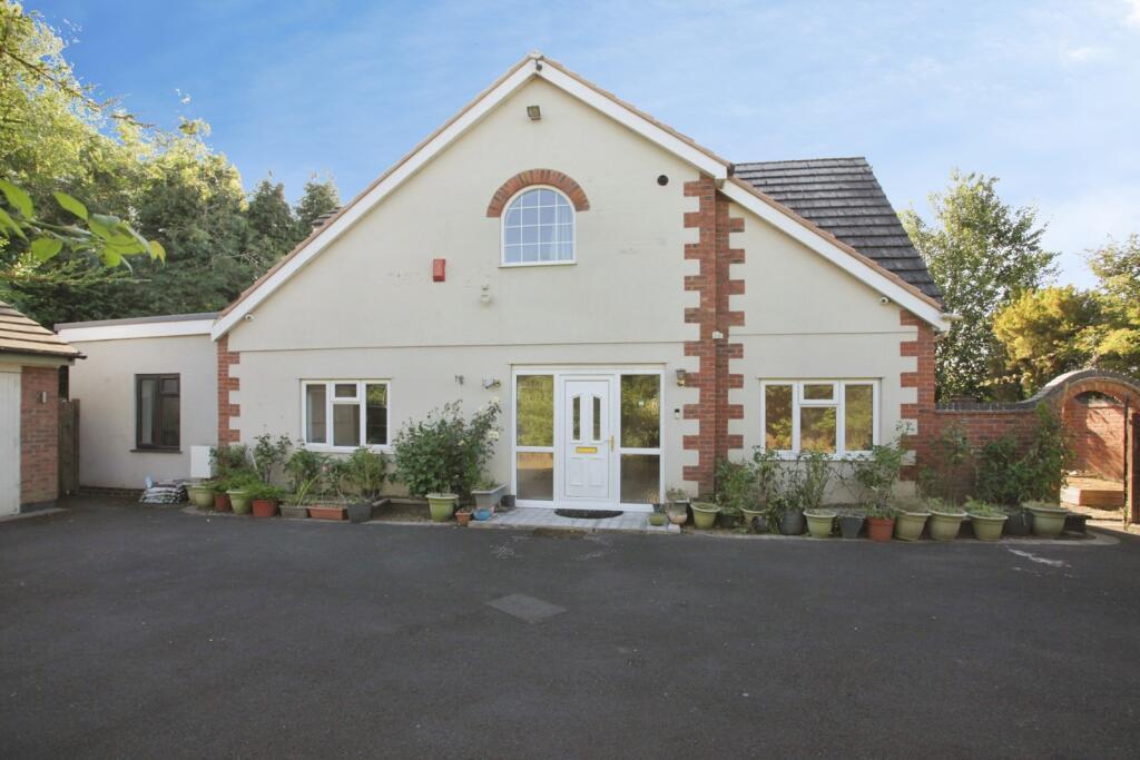 House Maple Gardens in Rugby
