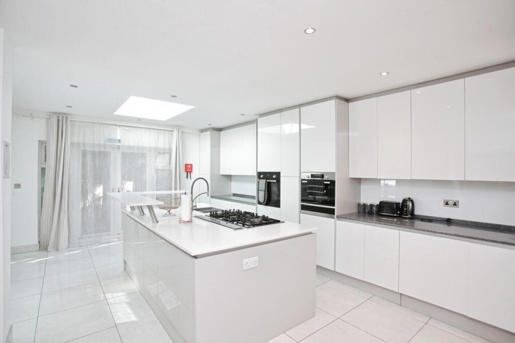 House Maple Gardens in Rugby