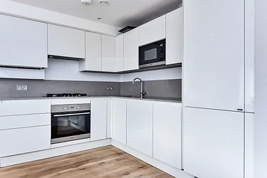 Flat Grange Road in Greater London